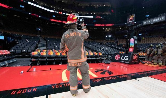 开云娱乐-火灾插曲令比赛中断70分钟 猛龙终于冲出附加赛