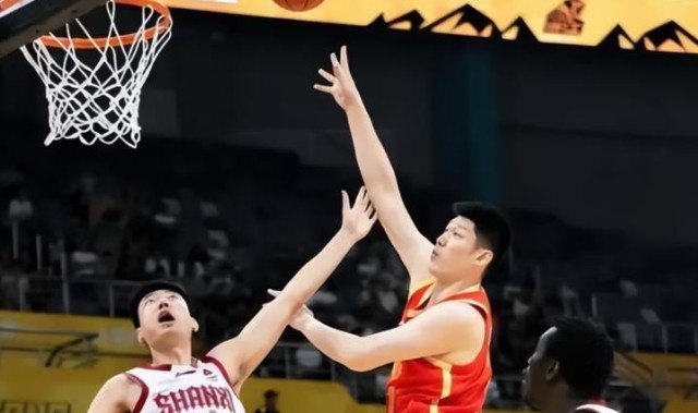 广厦队2分惜败，胡金秋、塔克责任重大，巴里-布朗空砍35分