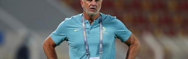 开云APP-澳主帅隔离期间出门遛狗被抓 或缺席与日本队比赛